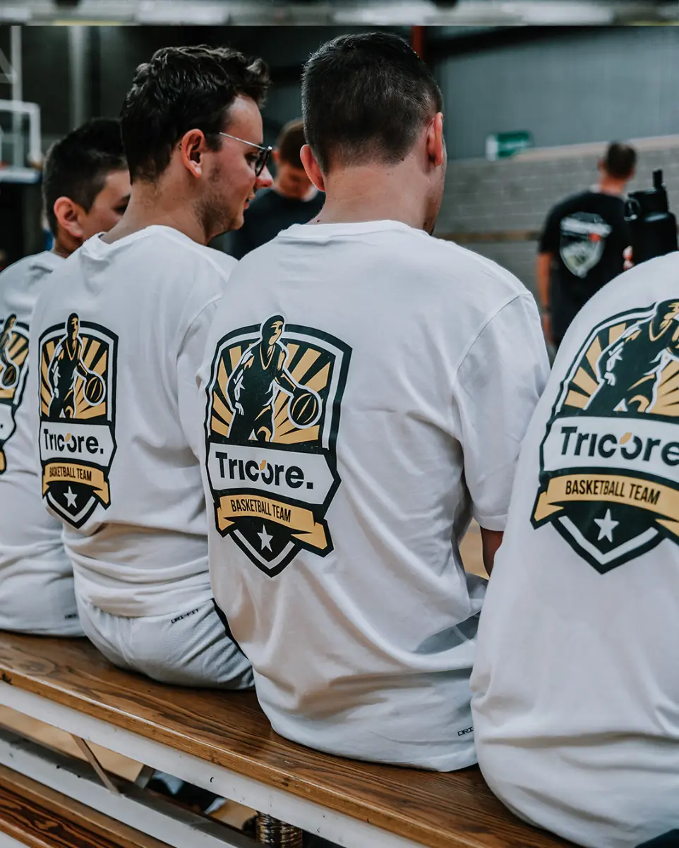 Collega's in een baskettoernooi