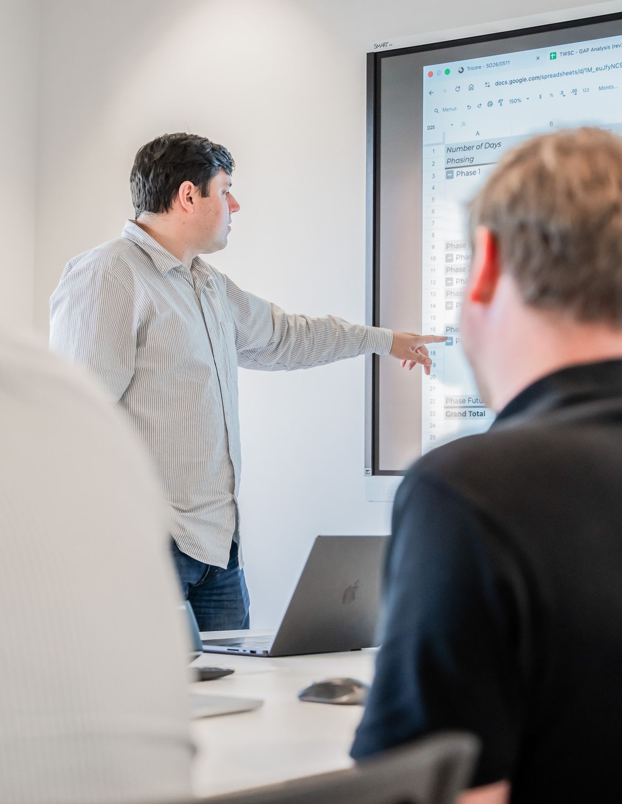 Tricore consultant licht Odoo GAP-analyse voor bedrijfsprocessen toe