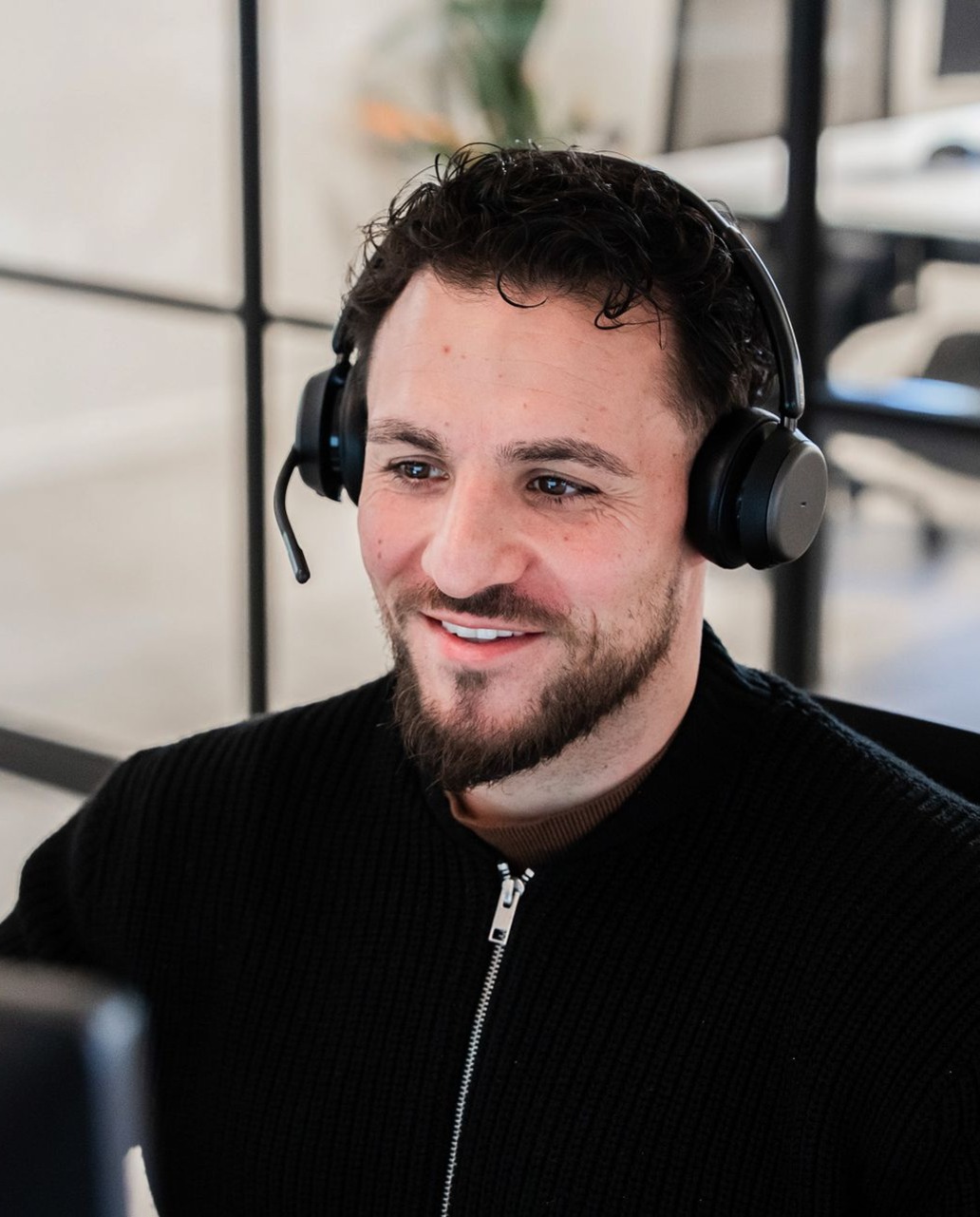 Alessio aan het bellen